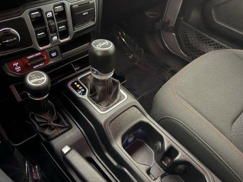 Used 2018 Jeep Wrangler Unlimited Rubicon w/ Cold Weather Group image 26