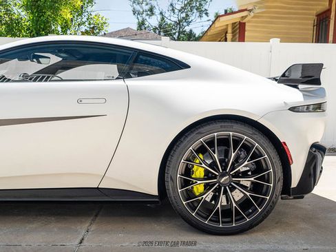 Used 2022 Aston Martin V8 Vantage Coupe image 5