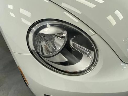 Used 2018 Volkswagen Beetle 2.0T Coast FWD image 19