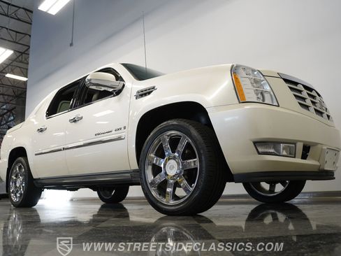 Used 2009 Cadillac Escalade EXT image 19