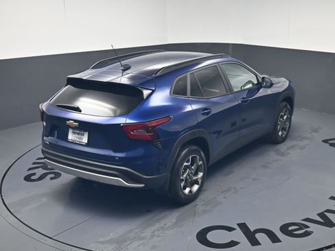 Certified 2024 Chevrolet Trax LT w/ Driver Confidence Package image 33