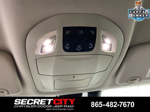 Used 2017 Chrysler Pacifica Touring-L Plus w/ Tire & Wheel Group FWD image 21