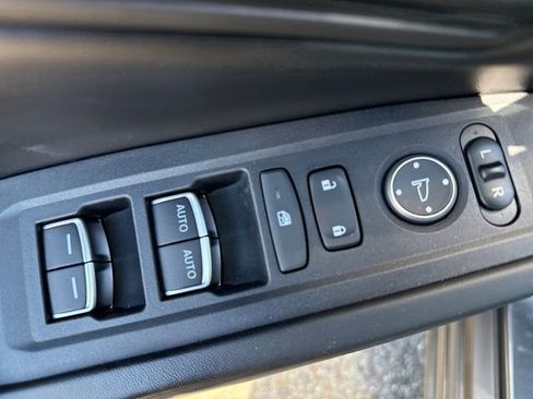 Used 2023 Honda Accord EX image 5