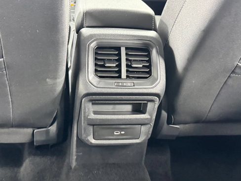 Used 2023 Volkswagen Taos SE AWD/4WD image 37