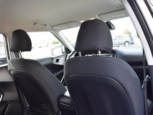 Used 2023 Kia Soul LX w/ LX Technology Package image 34