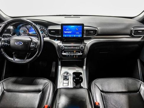 Used 2020 Ford Explorer XLT w/ Equipment Group 202A image 11