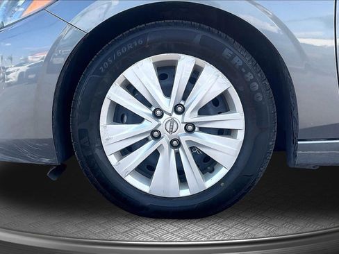 Used 2024 Nissan Sentra S FWD image 9