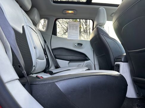 Used 2019 Jeep Compass Latitude image 16