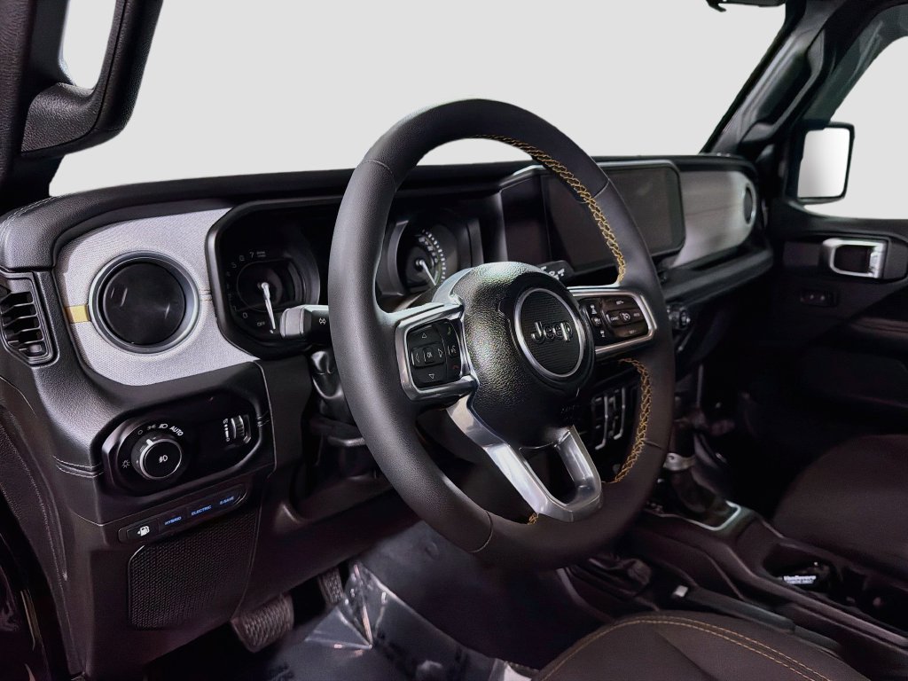 Used 2024 Jeep Wrangler Unlimited Sahara AWD/4WD image 11
