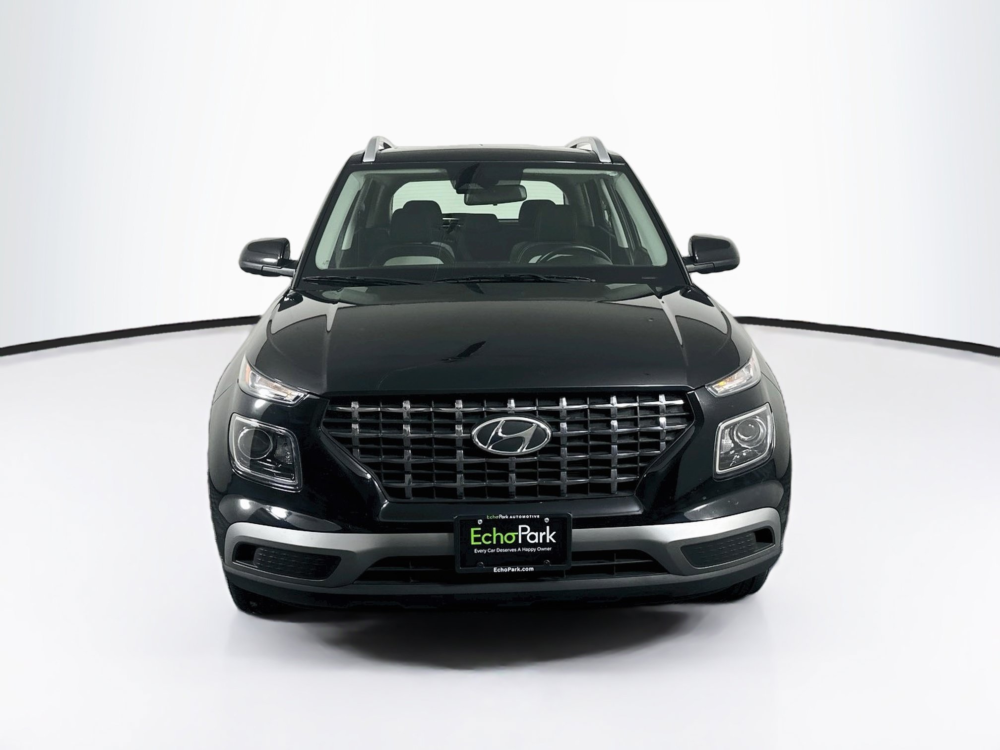 Used 2025 Hyundai Venue SEL FWD image 2