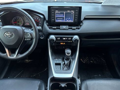 Used 2019 Toyota RAV4 XLE Premium image 18