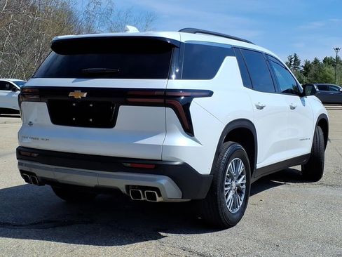 Used 2025 Chevrolet Traverse LT w/ Enhanced Driving Package AWD/4WD image 4