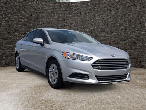 Used 2014 Ford Fusion S FWD image 2