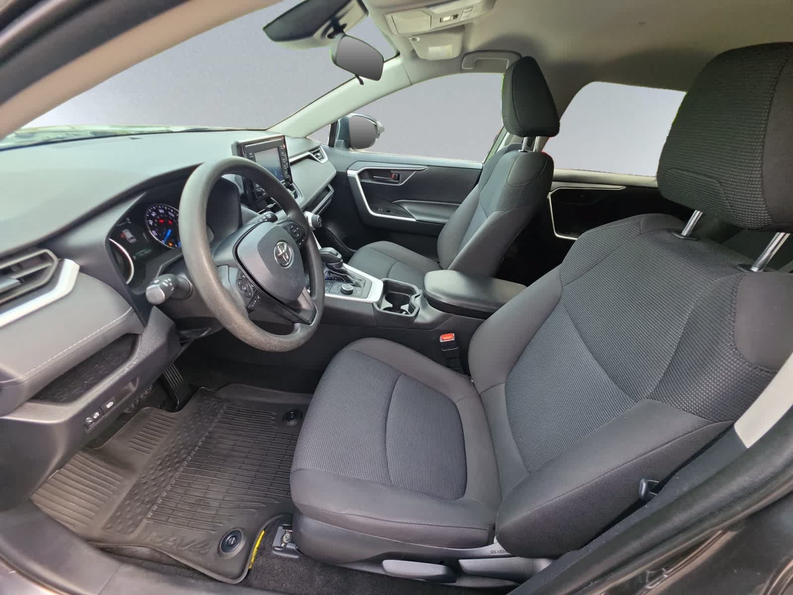 Used 2021 Toyota RAV4 LE AWD/4WD image 7