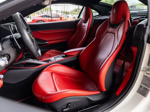 Used 2020 Ferrari Portofino RWD image 36