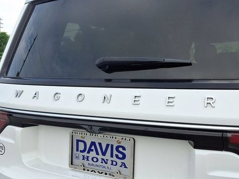 Used 2024 Jeep Wagoneer L Series II w/ Flexible Seating Group AWD/4WD image 29