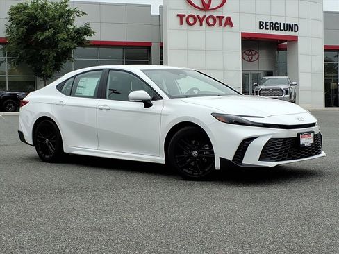 New 2026 Toyota Camry SE FWD image 2