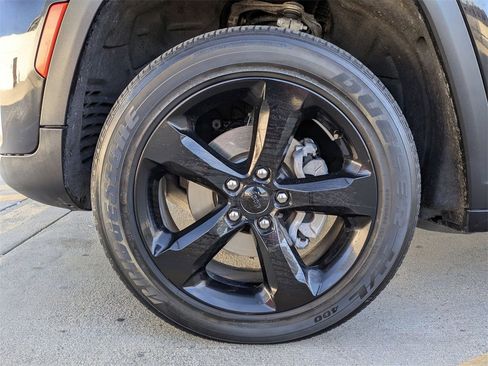 Used 2023 Jeep Grand Cherokee Altitude image 31