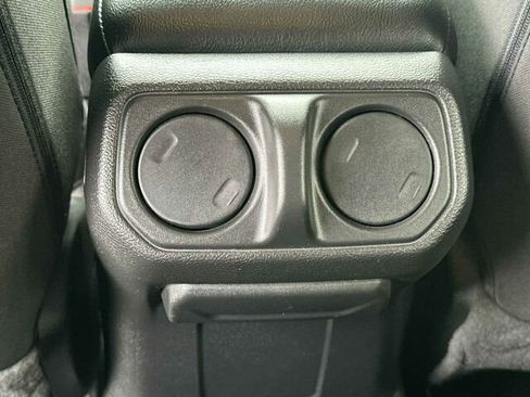 Used 2023 Jeep Gladiator Sport image 15