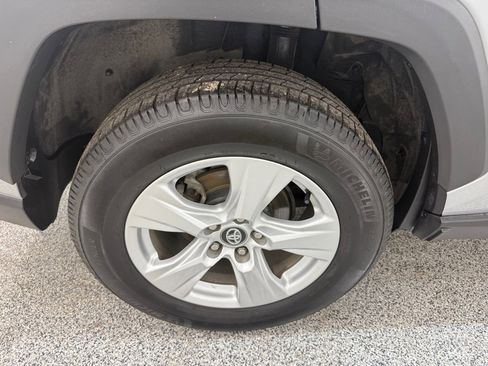 Used 2020 Toyota RAV4 XLE w/ Convenience Package image 9