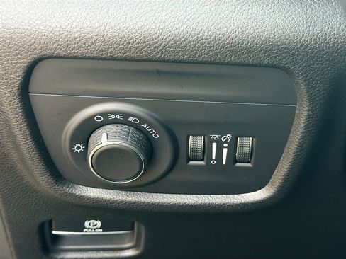 Used 2024 Jeep Grand Cherokee Altitude image 33