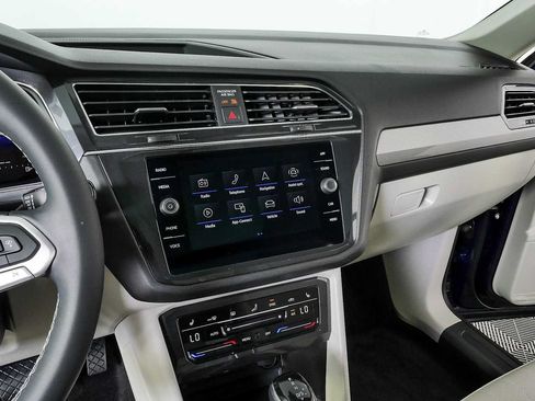 Certified 2023 Volkswagen Tiguan SE w/ Panoramic Sunroof Package FWD image 15