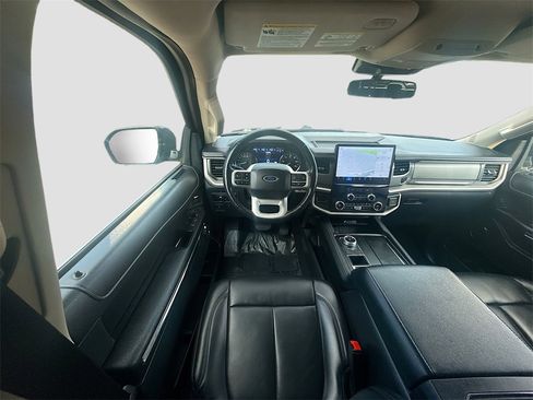 Used 2023 Ford Expedition Max XLT image 22