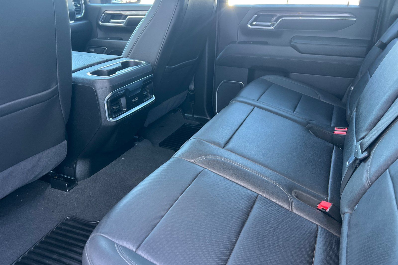 Used 2025 Chevrolet Silverado 2500 LTZ w/ LTZ Convenience Package AWD/4WD image 9