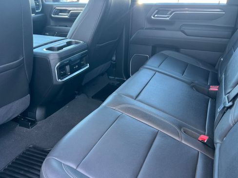 Used 2025 Chevrolet Silverado 2500 LTZ w/ LTZ Convenience Package AWD/4WD image 9