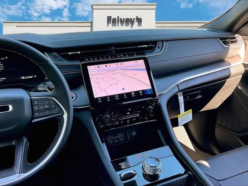 New 2025 Jeep Grand Cherokee Limited w/ Black Appearance Package image 7