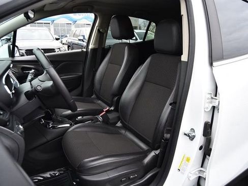 Used 2020 Buick Encore Preferred image 17