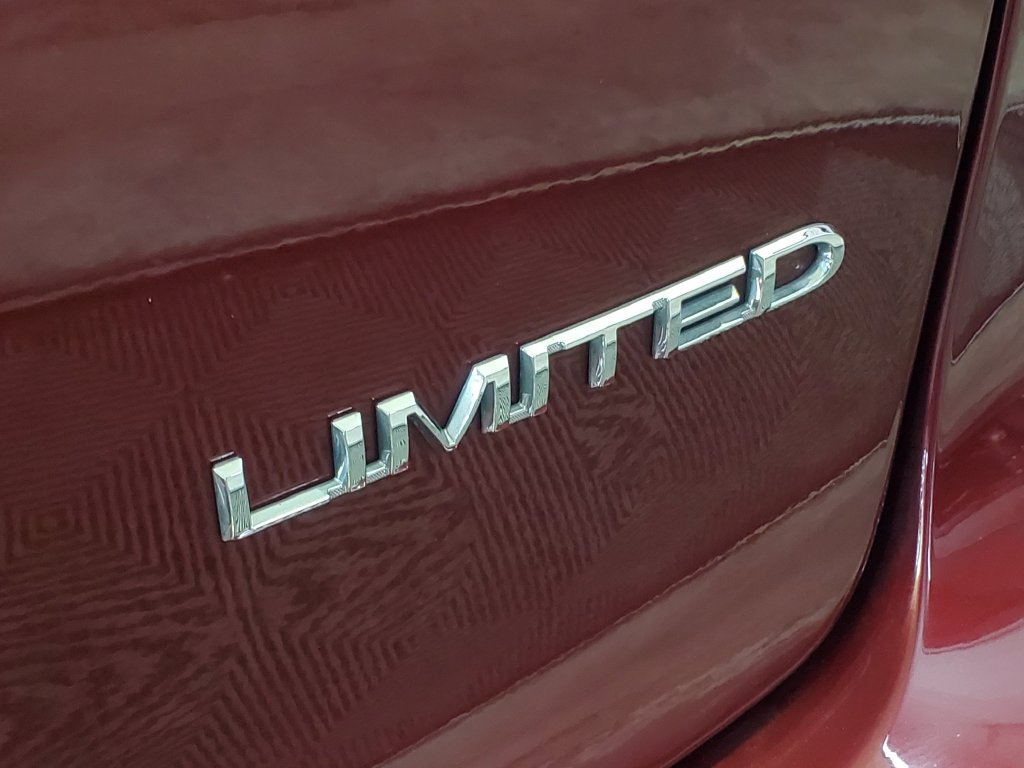 Used 2020 Chrysler Pacifica Limited w/ Tire & Wheel Group FWD image 37