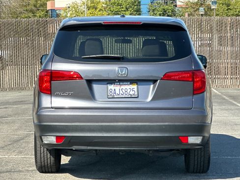 Used 2017 Honda Pilot EX image 5