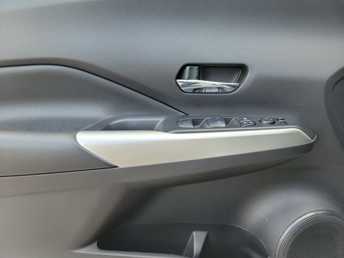 Used 2019 Nissan Kicks SR w/ SR Premium Package FWD image 15