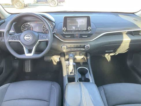 Used 2024 Nissan Altima 2.5 SV image 19