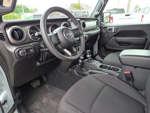 Used 2023 Jeep Gladiator Sport AWD/4WD image 24