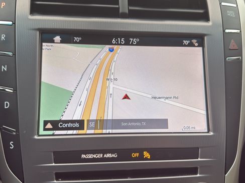 Used 2017 Lincoln MKZ Reserve FWD image 17