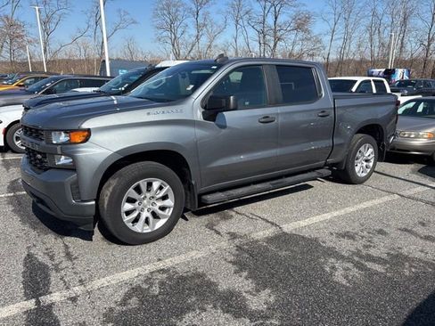 Used 2020 Chevrolet Silverado 1500 Custom w/ Custom Value Package image 2