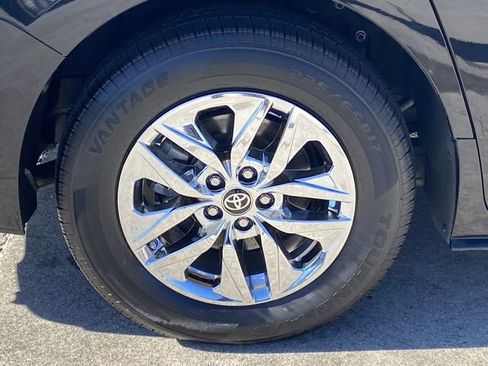 Used 2024 Toyota Sienna LE image 30