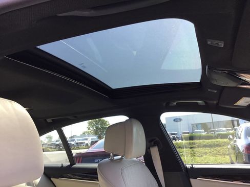 Used 2019 BMW 540i image 32