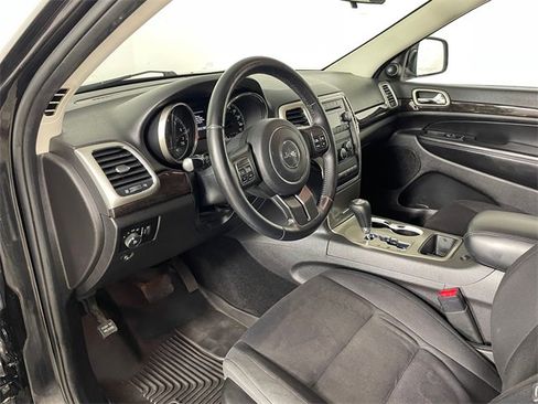 Used 2012 Jeep Grand Cherokee Laredo image 3