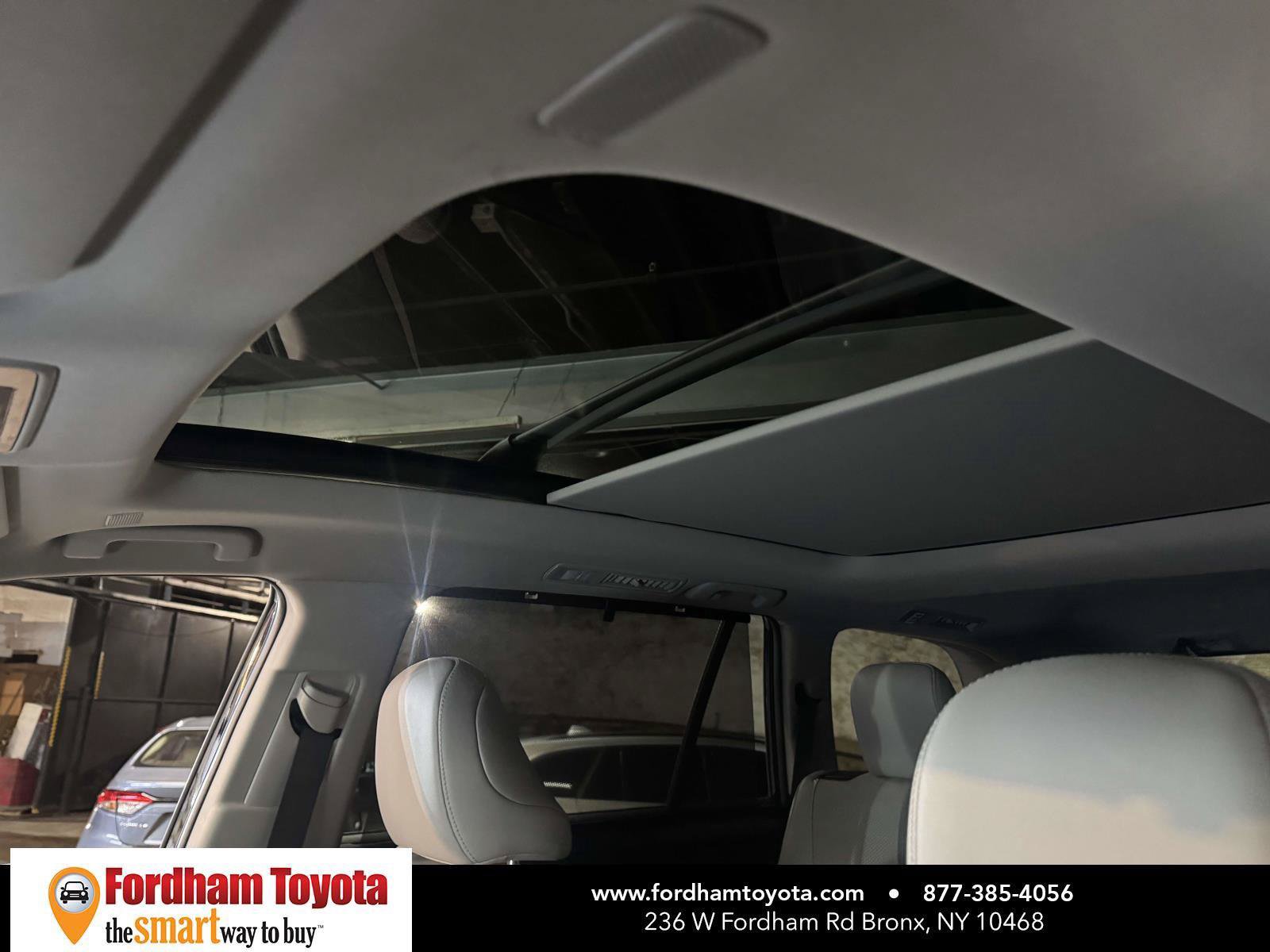 Used 2024 Toyota Grand Highlander AWD image 20