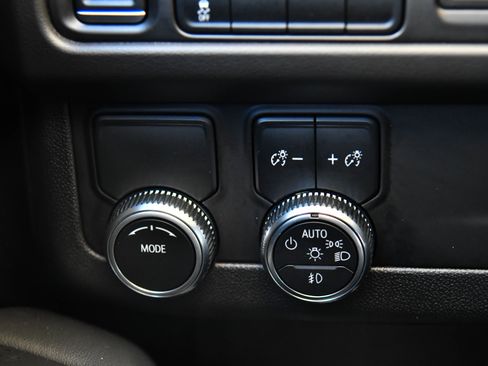 Used 2023 GMC Yukon XL SLE image 37