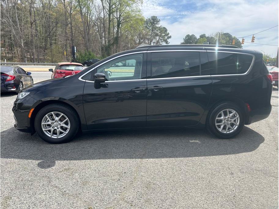 Used 2022 Chrysler Pacifica Touring-L FWD image 4