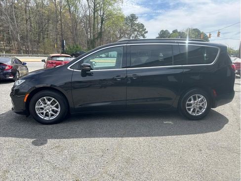 Used 2022 Chrysler Pacifica Touring-L image 4