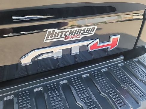 Used 2020 GMC Sierra 2500 AT4 w/ AT4 Premium Package AWD/4WD image 9