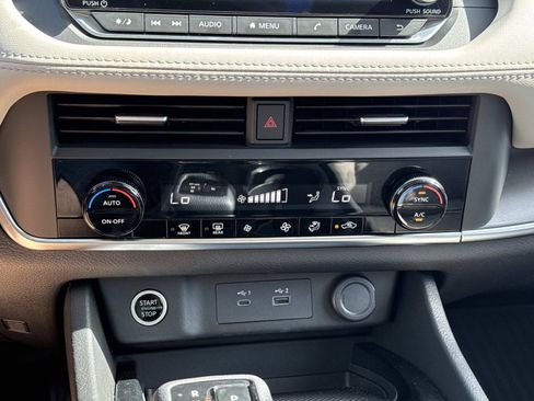 Used 2023 Nissan Rogue SV FWD image 22