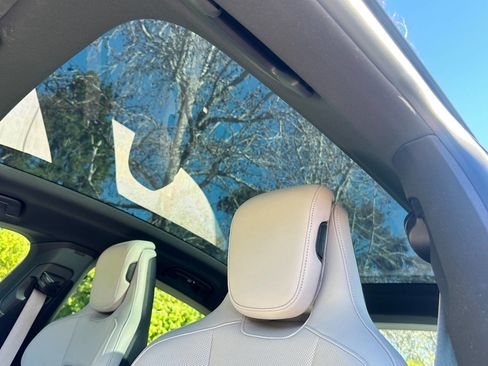 Used 2022 Porsche Taycan 4S image 11