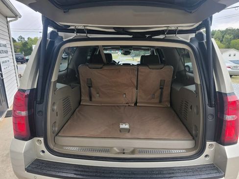 Used 2015 Chevrolet Suburban LT image 12