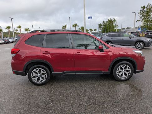 Used 2019 Subaru Forester Premium AWD/4WD image 3